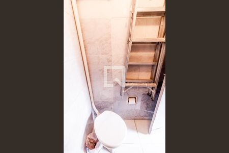 Casa à venda com 272m², 3 quartos e 2 vagas Casa à venda com 272m², 3 quartos e 2 vagasBanheiro de serviço