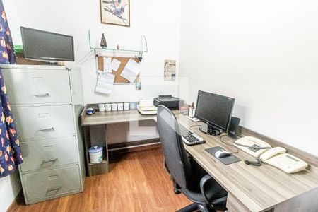 Casa à venda com 272m², 3 quartos e 2 vagas Casa à venda com 272m², 3 quartos e 2 vagasQuarto 2