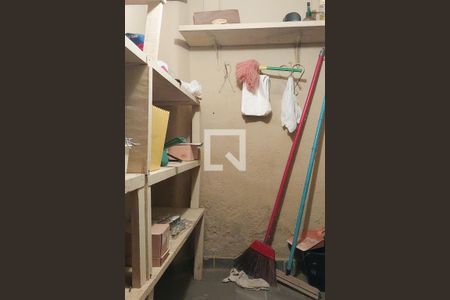 Casa à venda com 272m², 3 quartos e 2 vagas Casa à venda com 272m², 3 quartos e 2 vagasQuarto de serviço garagem