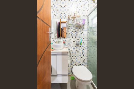 Casa à venda com 240m², 5 quartos e sem vagaBanheiro Suíte 2 (segundo andar)