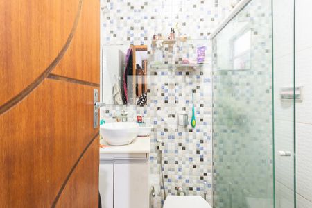 Casa à venda com 240m², 5 quartos e sem vagaBanheiro Suíte 2 (segundo andar)