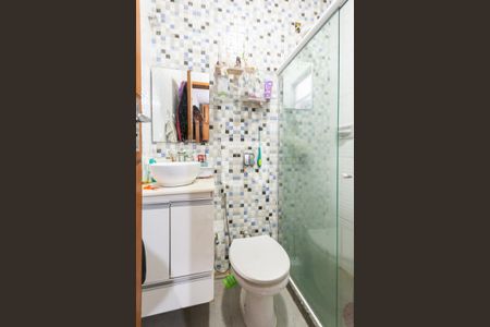 Casa à venda com 240m², 5 quartos e sem vagaBanheiro Suíte 2 (segundo andar)