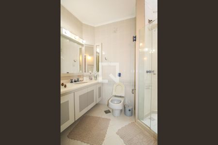 Casa à venda com 550m², 4 quartos e 5 vagas Casa à venda com 550m², 4 quartos e 5 vagasBanheiro