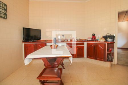 Casa à venda com 550m², 4 quartos e 5 vagas Casa à venda com 550m², 4 quartos e 5 vagasCozinha