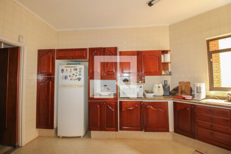 Casa à venda com 550m², 4 quartos e 5 vagas Casa à venda com 550m², 4 quartos e 5 vagasCozinha