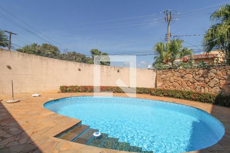 Casa à venda com 550m², 4 quartos e 5 vagas Casa à venda com 550m², 4 quartos e 5 vagasÁrea comum