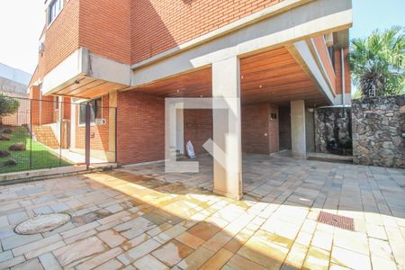 Casa à venda com 550m², 4 quartos e 5 vagas Casa à venda com 550m², 4 quartos e 5 vagasÁrea comum