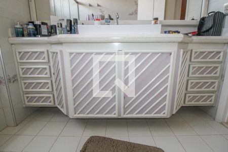 Casa à venda com 550m², 4 quartos e 5 vagas Casa à venda com 550m², 4 quartos e 5 vagasBanheiro Quarto 2