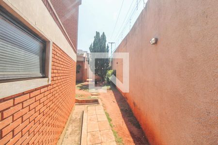 Casa à venda com 550m², 4 quartos e 5 vagas Casa à venda com 550m², 4 quartos e 5 vagasÁrea comum