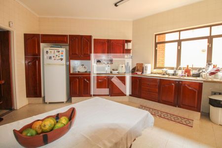 Casa à venda com 550m², 4 quartos e 5 vagas Casa à venda com 550m², 4 quartos e 5 vagasCozinha