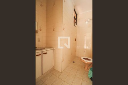 Casa à venda com 550m², 4 quartos e 5 vagas Casa à venda com 550m², 4 quartos e 5 vagasBanheiro de Serviço