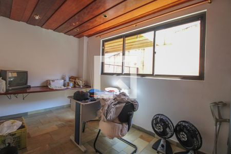 Casa à venda com 550m², 4 quartos e 5 vagas Casa à venda com 550m², 4 quartos e 5 vagasQuarto 4
