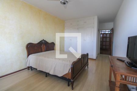 Casa à venda com 550m², 4 quartos e 5 vagas Casa à venda com 550m², 4 quartos e 5 vagasQuarto