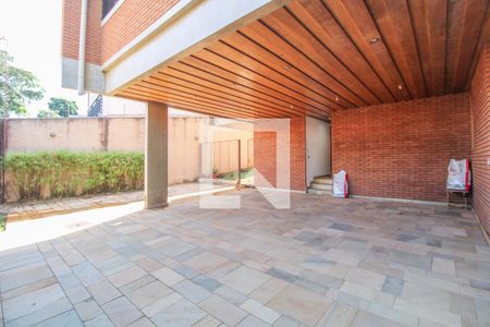 Casa à venda com 550m², 4 quartos e 5 vagas Casa à venda com 550m², 4 quartos e 5 vagasÁrea comum