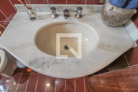 Casa à venda com 550m², 4 quartos e 5 vagas Casa à venda com 550m², 4 quartos e 5 vagasBanheiro 2