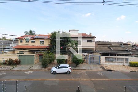 Casa à venda com 550m², 4 quartos e 5 vagas Casa à venda com 550m², 4 quartos e 5 vagasVista Quarto