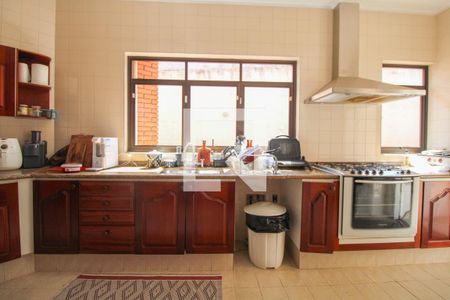 Casa à venda com 550m², 4 quartos e 5 vagas Casa à venda com 550m², 4 quartos e 5 vagasCozinha