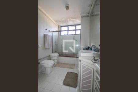 Casa à venda com 550m², 4 quartos e 5 vagas Casa à venda com 550m², 4 quartos e 5 vagasBanheiro Quarto 2