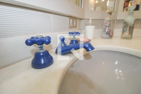 Casa à venda com 550m², 4 quartos e 5 vagas Casa à venda com 550m², 4 quartos e 5 vagasBanheiro