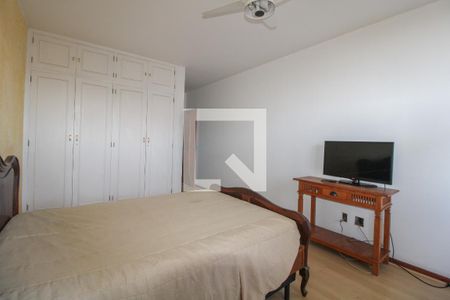 Casa à venda com 550m², 4 quartos e 5 vagas Casa à venda com 550m², 4 quartos e 5 vagasQuarto