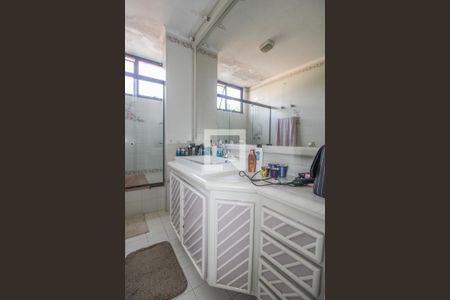 Casa à venda com 550m², 4 quartos e 5 vagas Casa à venda com 550m², 4 quartos e 5 vagasBanheiro Quarto 2