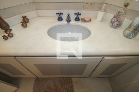 Casa à venda com 550m², 4 quartos e 5 vagas Casa à venda com 550m², 4 quartos e 5 vagasBanheiro