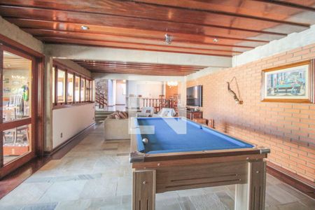 Casa à venda com 550m², 4 quartos e 5 vagas Casa à venda com 550m², 4 quartos e 5 vagasSala