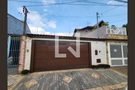 Casa à venda com 130m², 2 quartos e 2 vagas Casa à venda com 130m², 2 quartos e 2 vagasFachada
