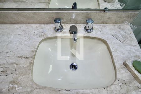 Apartamento para alugar com 115m², 4 quartos e 1 vaga Apartamento para alugar com 115m², 4 quartos e 1 vagaBanheiro Suíte