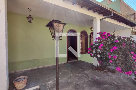 Casa à venda com 540m², 8 quartos e 3 vagasFachada