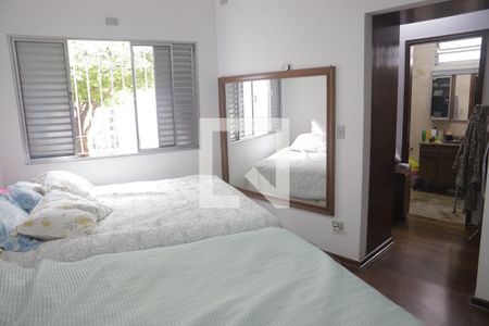 Casa à venda com 330m², 5 quartos e 3 vagasSuíte