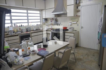 Casa à venda com 330m², 5 quartos e 3 vagasCozinha