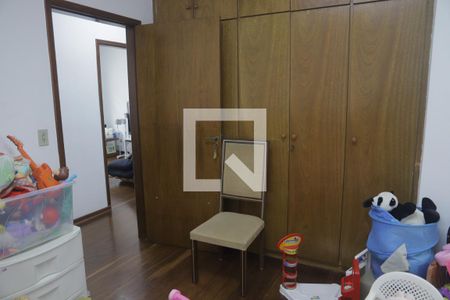 Casa à venda com 330m², 5 quartos e 3 vagasQuarto 2