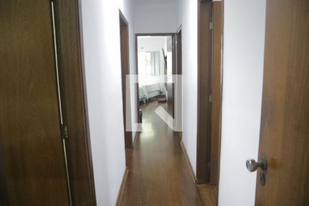 Casa à venda com 330m², 5 quartos e 3 vagasCorredor