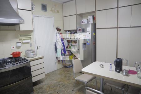 Casa à venda com 330m², 5 quartos e 3 vagasCozinha