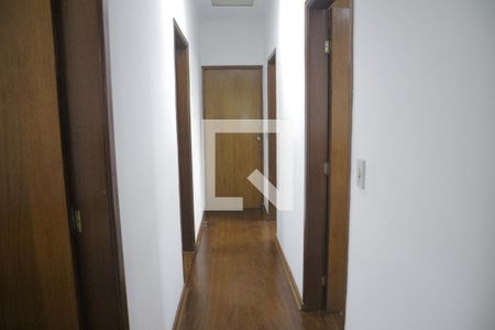 Casa à venda com 330m², 5 quartos e 3 vagasCorredor