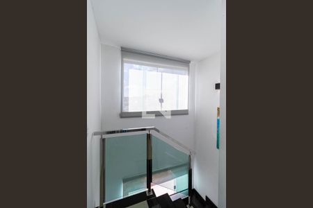 Apartamento à venda com 101m², 3 quartos e 1 vaga Apartamento à venda com 101m², 3 quartos e 1 vagaEscada