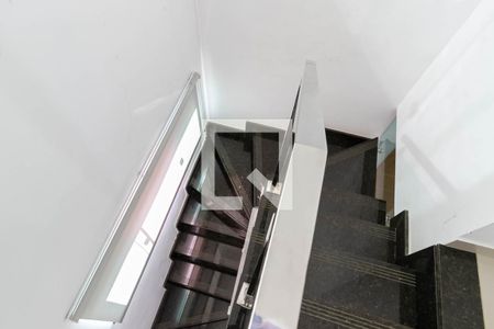 Apartamento à venda com 101m², 3 quartos e 1 vaga Apartamento à venda com 101m², 3 quartos e 1 vagaEscada