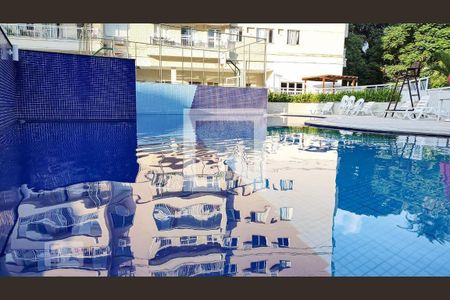 Apartamento à venda com 180m², 4 quartos e 2 vagasÁrea comum - Piscina