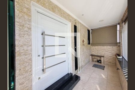 Casa à venda com 220m², 3 quartos e 2 vagasVaranda