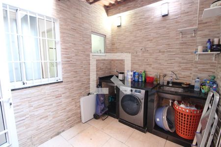 Casa à venda com 220m², 3 quartos e 2 vagasÁrea de Serviço