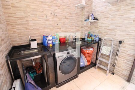 Casa à venda com 220m², 3 quartos e 2 vagasÁrea de Serviço