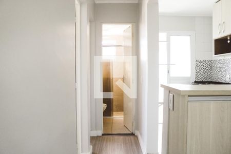 Corredor de apartamento para alugar com 2 quartos, 50m² em Parque Maria Domitila, São Paulo