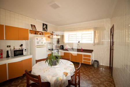 Casa à venda com 155m², 3 quartos e 5 vagas Casa à venda com 155m², 3 quartos e 5 vagasCozinha