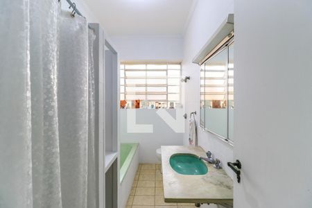 Casa à venda com 568m², 4 quartos e 3 vagas Casa à venda com 568m², 4 quartos e 3 vagasBanheiro da Suíte 2