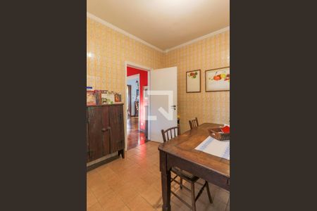 Casa à venda com 568m², 4 quartos e 3 vagas Casa à venda com 568m², 4 quartos e 3 vagasCopa