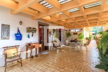 Casa à venda com 568m², 4 quartos e 3 vagas Casa à venda com 568m², 4 quartos e 3 vagasÁrea Externa/Garagem