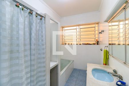 Casa à venda com 568m², 4 quartos e 3 vagas Casa à venda com 568m², 4 quartos e 3 vagasBanheiro