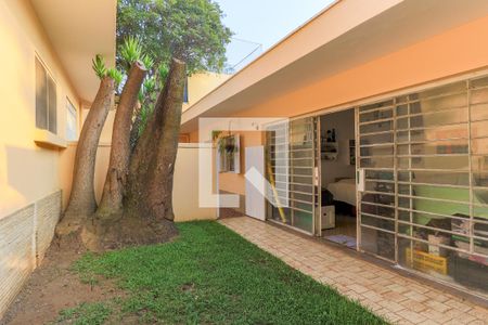 Casa à venda com 568m², 4 quartos e 3 vagas Casa à venda com 568m², 4 quartos e 3 vagasJardim - Fundos