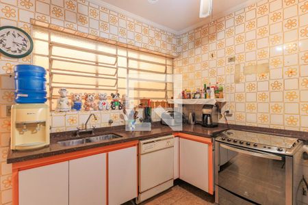 Casa à venda com 568m², 4 quartos e 3 vagas Casa à venda com 568m², 4 quartos e 3 vagasCozinha